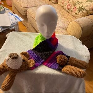 Child’s bear neck scarf